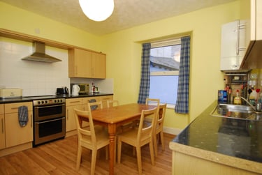 6 bed house, 11 Waterloo Street, North Hill, Plymouth, PL48LY - Image 1